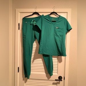 FIGS Hunter Green Limited Edition Women’s Scrubs Set Size Small Tall W/ Pockets